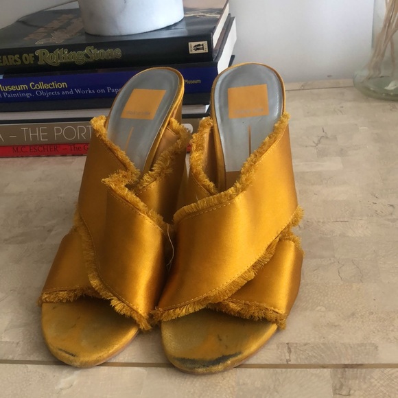 Stunning silk gold sandal heels from Dolce Vita - Picture 2 of 3